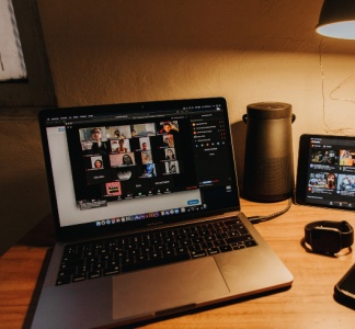 Illustration actualité : Qualité de vie au travail : l'OPA de la Webcam